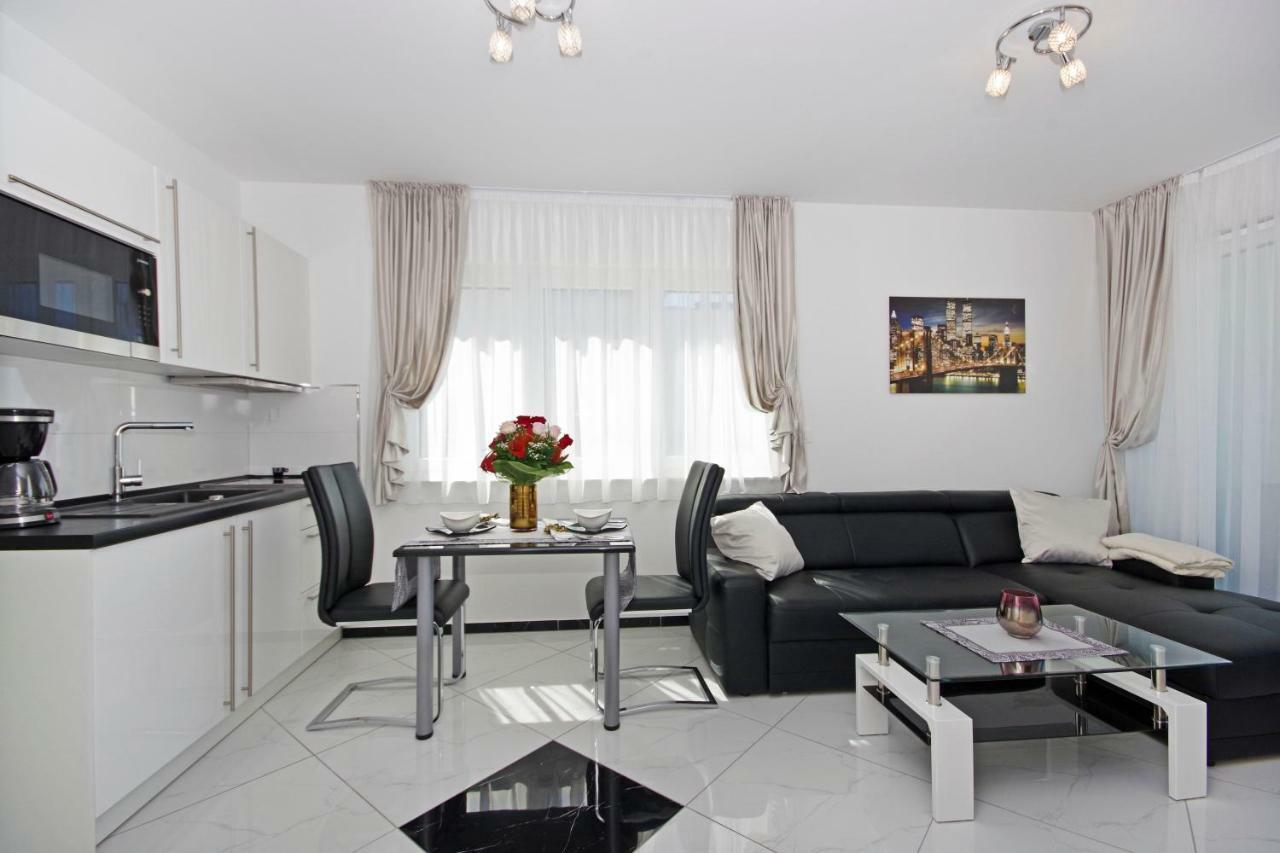 Villa Inis Makarska Buitenkant foto