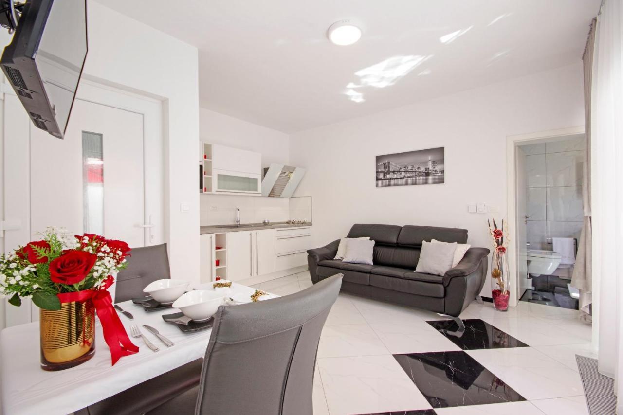 Villa Inis Makarska Buitenkant foto